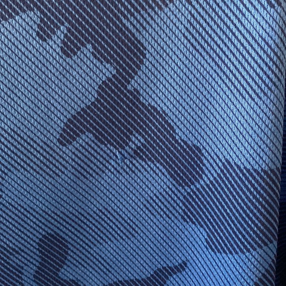 MEN’S Nike running dry fit shirt with reflective Nike swoosh & reflective tab - Picture 6 of 9